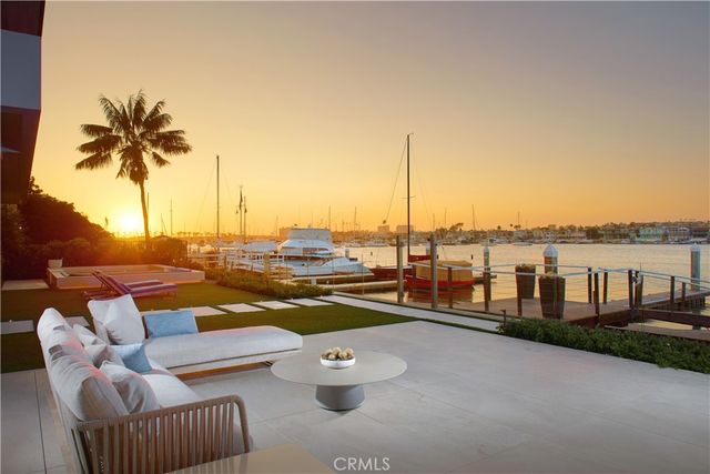1220 W Bay Avenue, Newport Beach, CA 92661