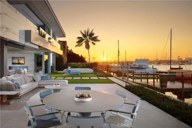 1220 W Bay Avenue, Newport Beach, CA 92661