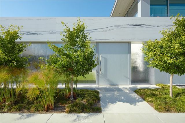 1220 W Bay Avenue, Newport Beach, CA 92661