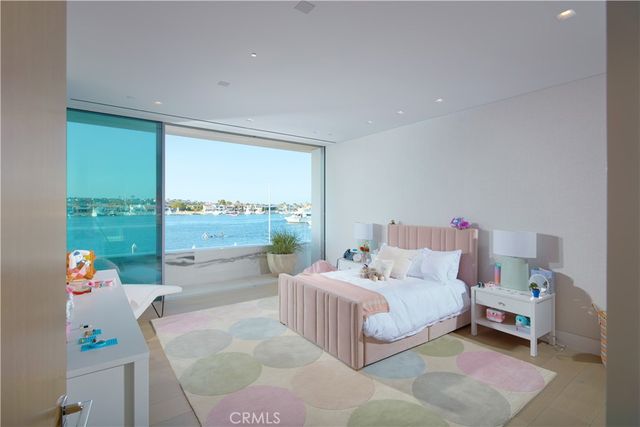 1220 W Bay Avenue, Newport Beach, CA 92661