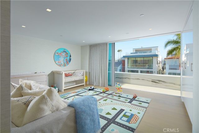 1220 W Bay Avenue, Newport Beach, CA 92661