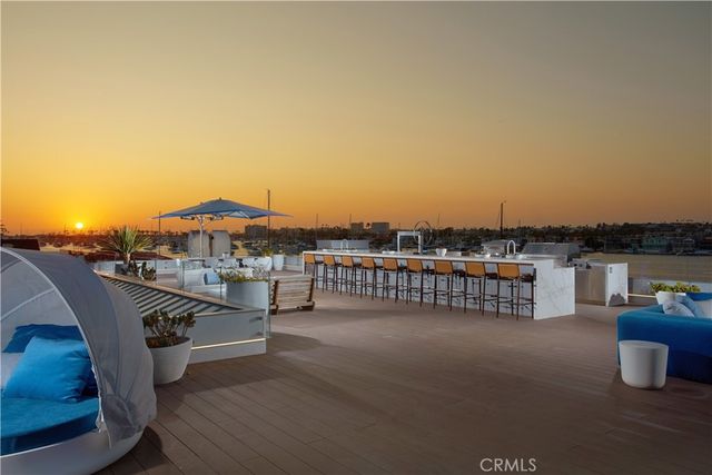 1220 W Bay Avenue, Newport Beach, CA 92661