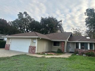 5875 Farm House Lane, Redding, CA 96001