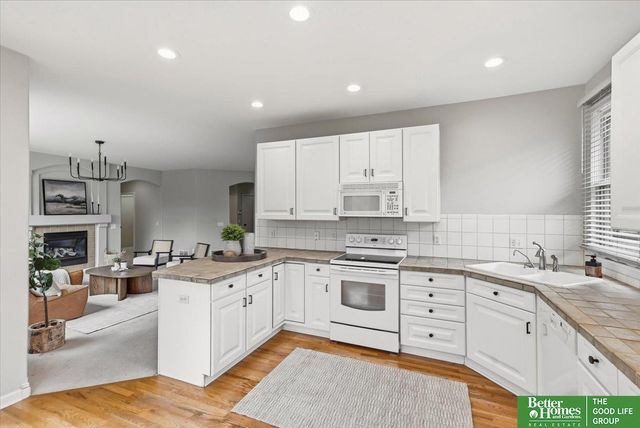 9816 S 28th Avenue Circle, Bellevue, NE 68123