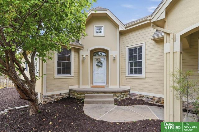 9816 S 28th Avenue Circle, Bellevue, NE 68123
