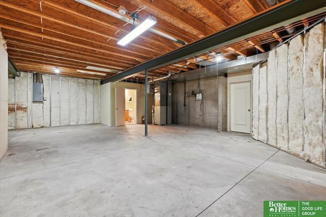 9816 S 28th Avenue Circle, Bellevue, NE 68123