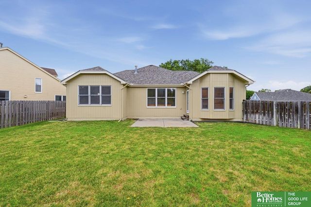 9816 S 28th Avenue Circle, Bellevue, NE 68123