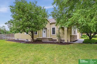 9816 S 28th Avenue Circle, Bellevue, NE 68123
