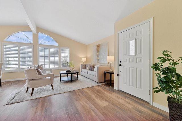 635 Via Santa Cruz, Vista, CA 92081