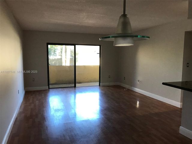 10431 N Kendall Dr D106, Miami, FL 33176