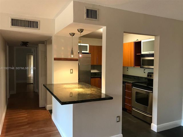 10431 N Kendall Dr D106, Miami, FL 33176