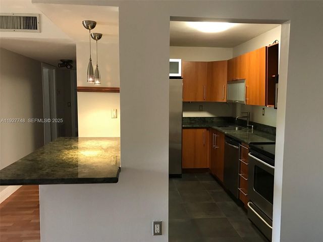 10431 N Kendall Dr D106, Miami, FL 33176