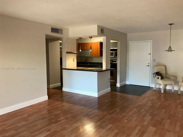 10431 N Kendall Dr D106, Miami, FL 33176