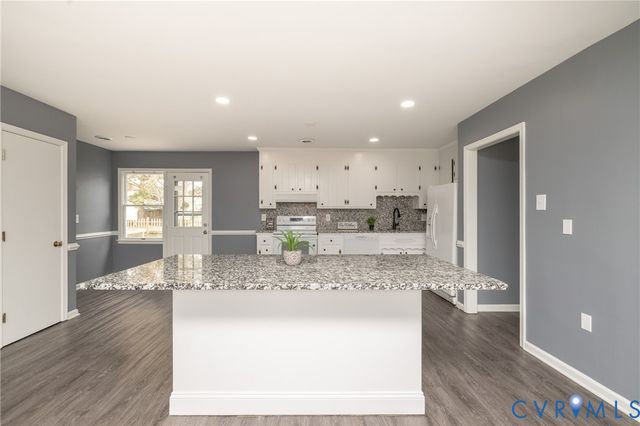 2601 Bent Oaks Dr, Colonial Heights, VA 23834