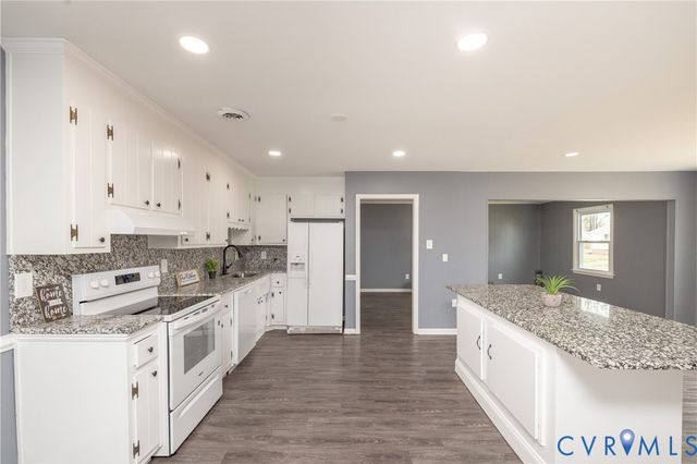 2601 Bent Oaks Dr, Colonial Heights, VA 23834