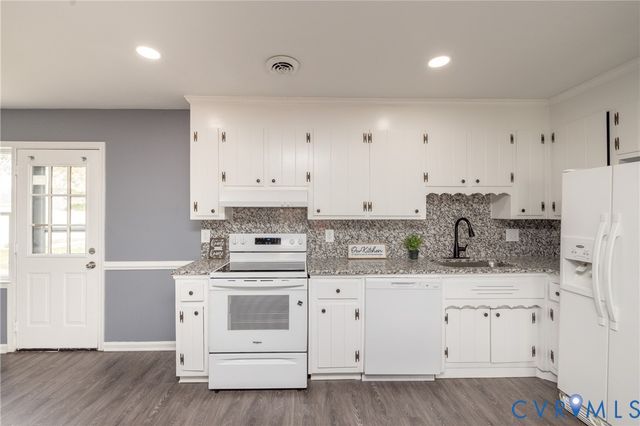 2601 Bent Oaks Dr, Colonial Heights, VA 23834