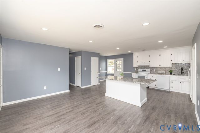 2601 Bent Oaks Dr, Colonial Heights, VA 23834