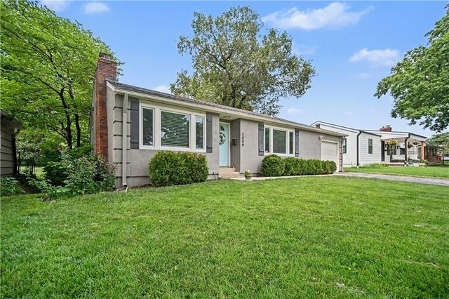 2200 W 74th Terrace, Prairie Village, KS 66208