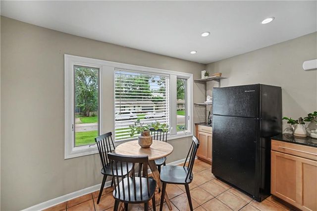 2200 W 74th Terrace, Prairie Village, KS 66208