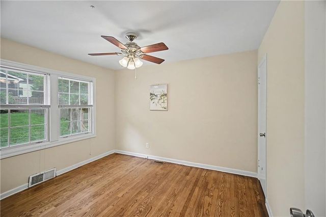2200 W 74th Terrace, Prairie Village, KS 66208