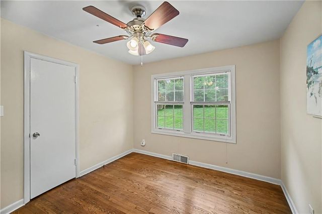 2200 W 74th Terrace, Prairie Village, KS 66208