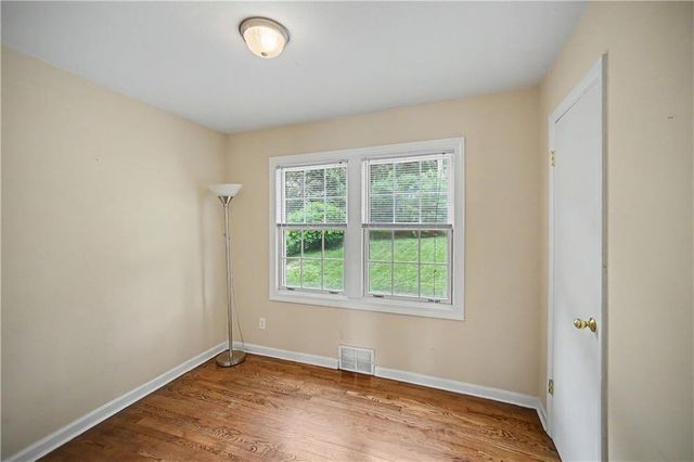 2200 W 74th Terrace, Prairie Village, KS 66208