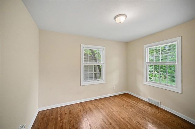 2200 W 74th Terrace, Prairie Village, KS 66208