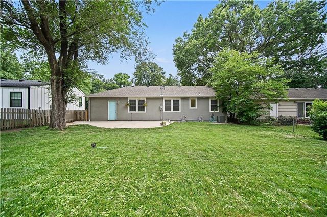 2200 W 74th Terrace, Prairie Village, KS 66208