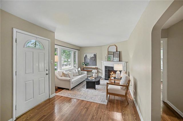 2200 W 74th Terrace, Prairie Village, KS 66208