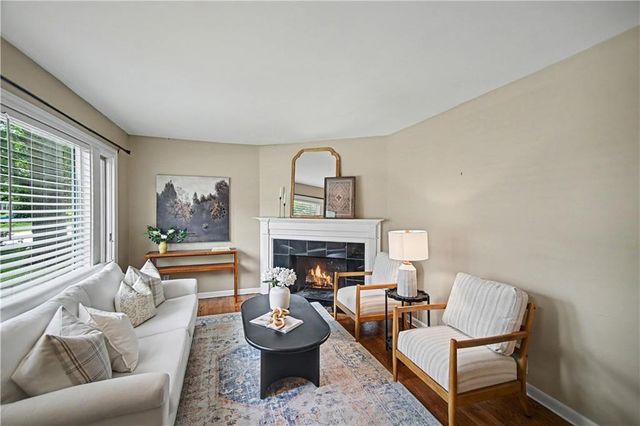 2200 W 74th Terrace, Prairie Village, KS 66208