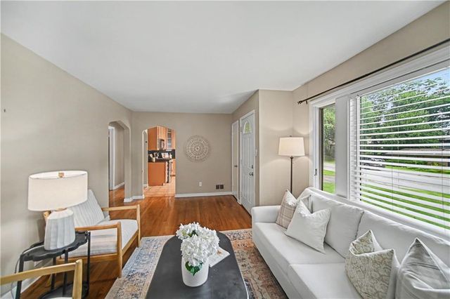 2200 W 74th Terrace, Prairie Village, KS 66208