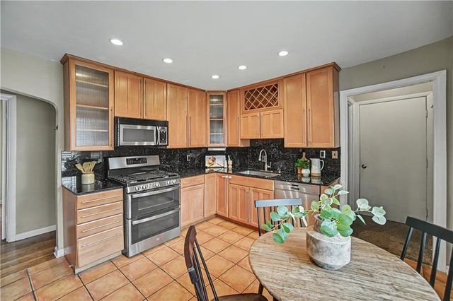 2200 W 74th Terrace, Prairie Village, KS 66208