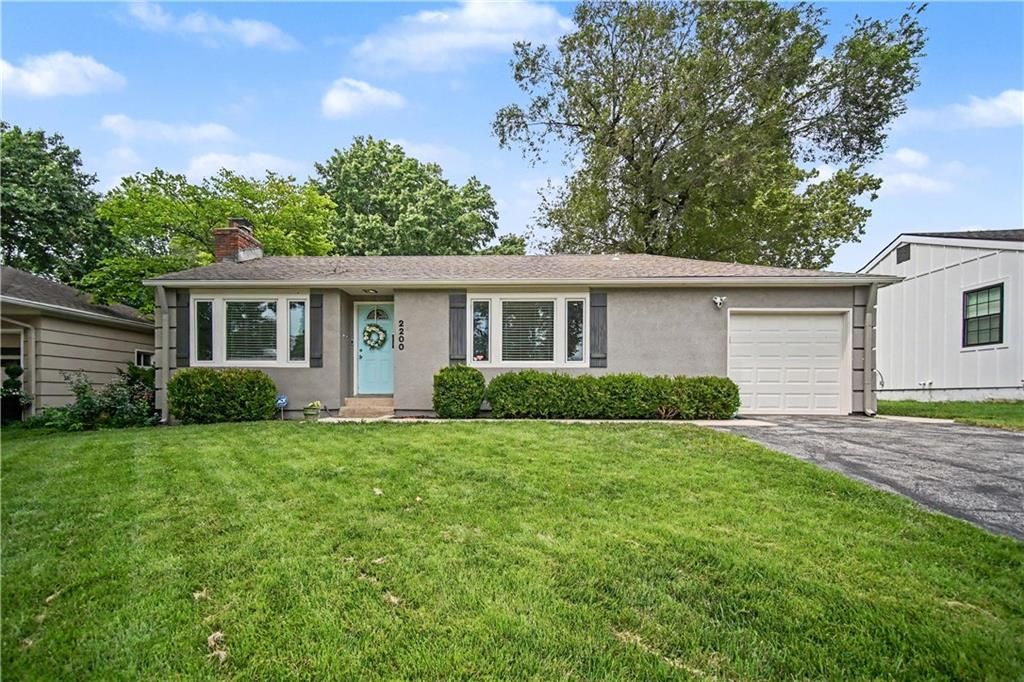 2200 W 74th Terrace, Prairie Village, KS 66208