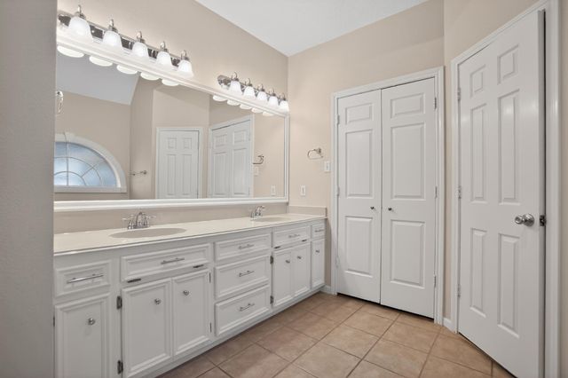 47 N Buck Ridge, The Woodlands, TX 77381