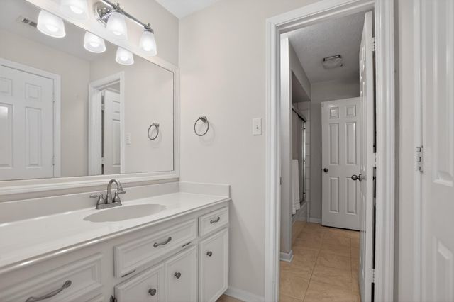 47 N Buck Ridge, The Woodlands, TX 77381