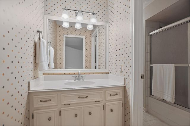 47 N Buck Ridge, The Woodlands, TX 77381