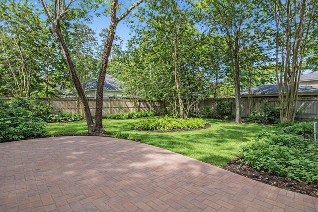 47 N Buck Ridge, The Woodlands, TX 77381