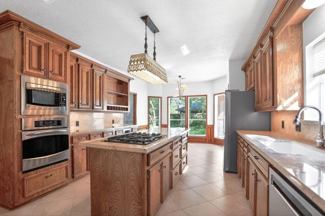 47 N Buck Ridge, The Woodlands, TX 77381