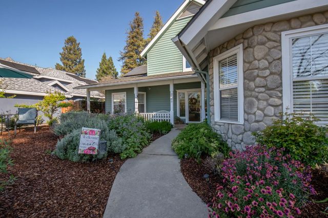 3900 W Allen Court, Visalia, CA 93291