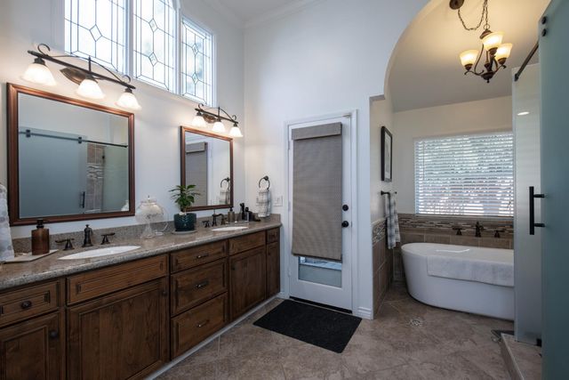 3900 W Allen Court, Visalia, CA 93291