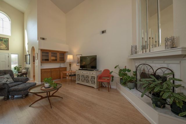 3900 W Allen Court, Visalia, CA 93291