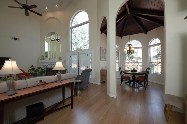 3900 W Allen Court, Visalia, CA 93291