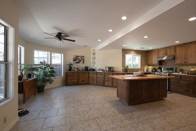 3900 W Allen Court, Visalia, CA 93291