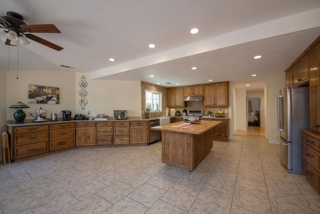 3900 W Allen Court, Visalia, CA 93291