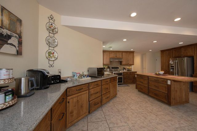 3900 W Allen Court, Visalia, CA 93291