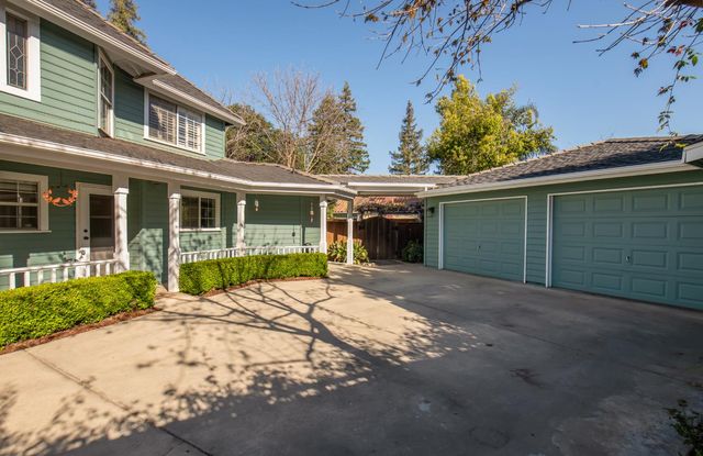 3900 W Allen Court, Visalia, CA 93291