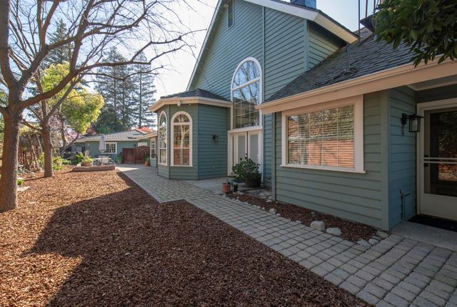 3900 W Allen Court, Visalia, CA 93291