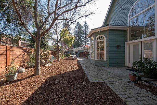 3900 W Allen Court, Visalia, CA 93291