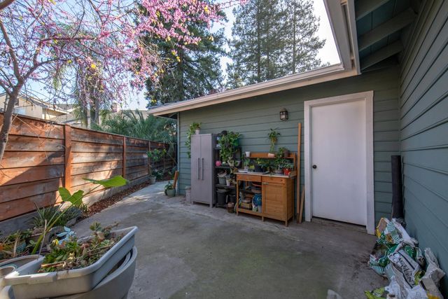 3900 W Allen Court, Visalia, CA 93291