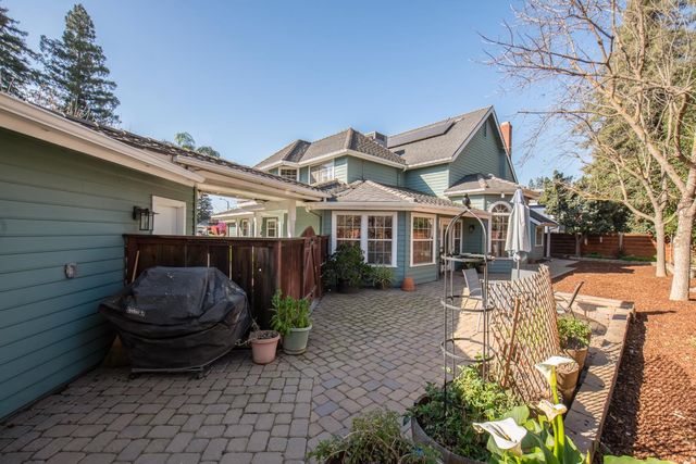 3900 W Allen Court, Visalia, CA 93291